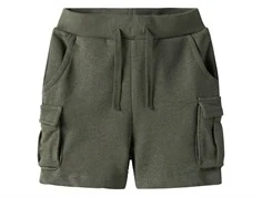 Cargoshorts i støvet olivengrøn sweatkvalitet fra Name It 13240417 dusty olive 